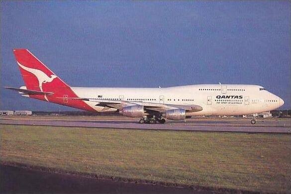 QUANTAS BOEING 747-300