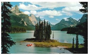 MALIGNE LAKE TOURS,JASPER NATIONAL PARK,CANADA.VTG COMMERCIAL POSTCARD*B11 