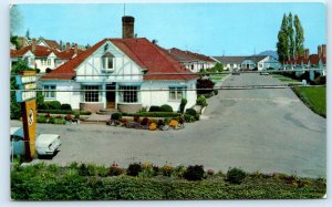 VICTORIA, B.C. Canada ~ Roadside WINDSOR MOTOR COURT MOTEL 1960  Postcard