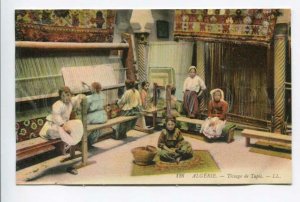 425744 ALGERIA Carpet weaving Vintage postcard