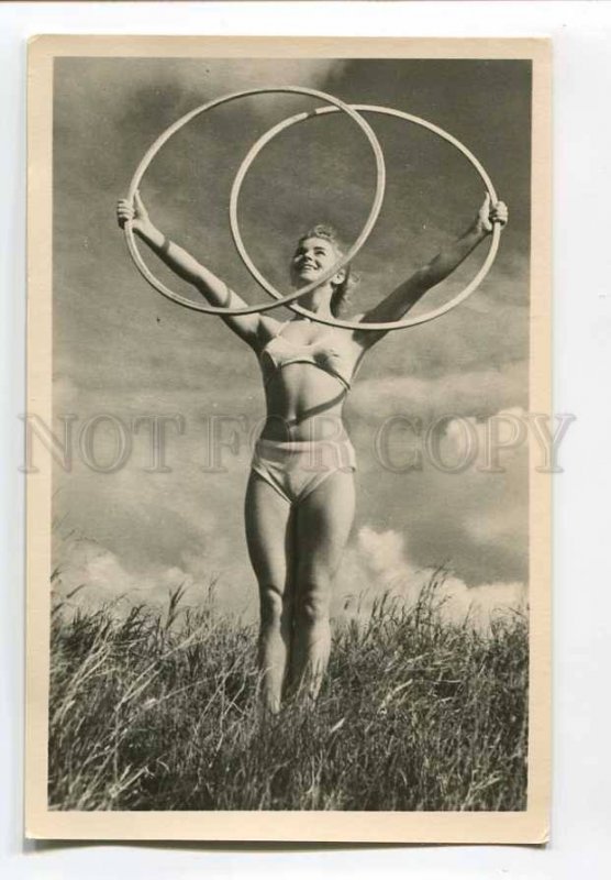 3070572 Charming Woman in Swimsuit w/ HOOPS Old Photo PC