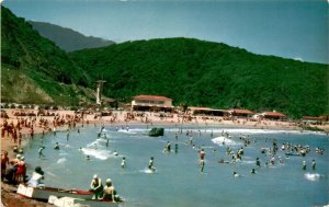 Vintage Postcard: Playa de Los Caracas, Venezuela (C6834)