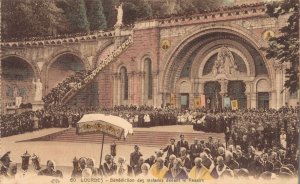 France Lourdes Benediction des Malades Devant Le Rosaire Vintage Postcard 07.71