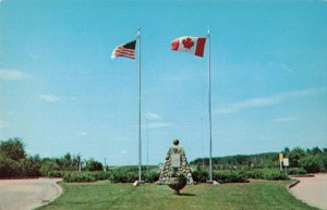 Cairn International Peace Garden N.D. Manitoba Border Flags Postcard 10c1-523