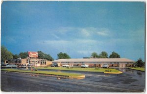 BERRIS MOTELS, INC. Danielson, CT Roadside 1950s Vintage Postcard