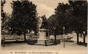 CPA MONTEREAU - La Place et la Statue de Napoleon (436870)