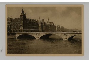 France - Paris. The Change Bridge & Courthouse