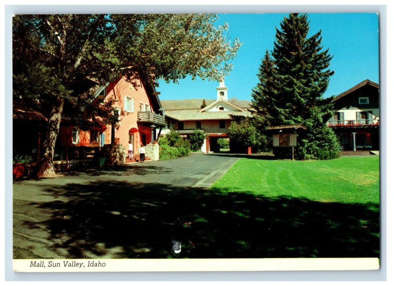 Vintage Mall, Sun Valley, Idaho. Postcard 7XE