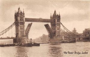 BR58651 the tower bridge ship bateaux london   uk