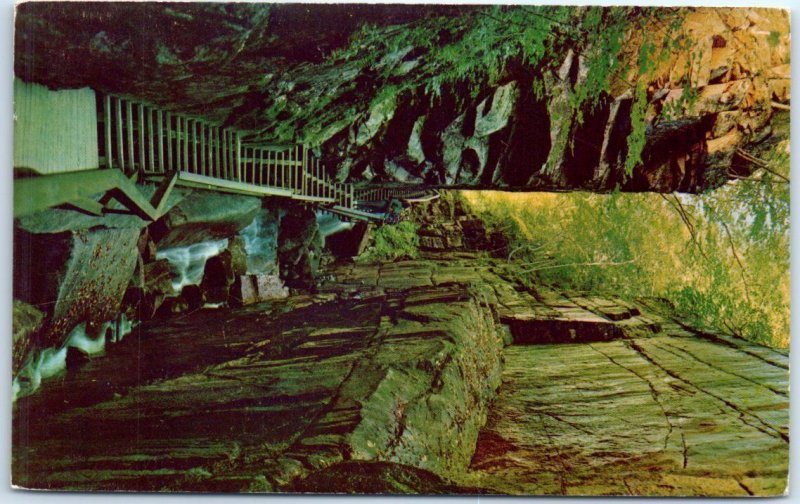 Postcard - The Flume Gorge, Franconia Notch - Lincoln, New Hampshire