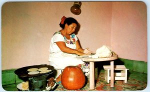 YUCATAN, MEXICO  Mujer Woman MAKING CORN TORTILLAS ca 1950s Postcard