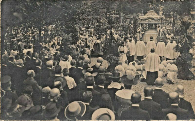 COLOGNE GERMANY-FEAST OF CORPIS CHRISTI-END OF PROCESSION 1920 PHOTO POSTCARD