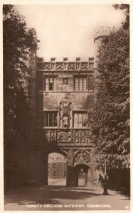 Vintage Postcard 1926 Trinity College Gateway Cambridge United Kingdom UK RPPC