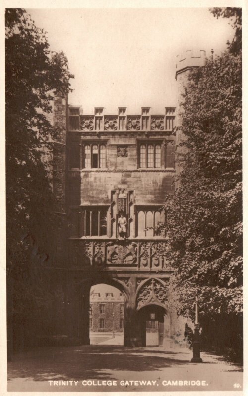 Vintage Postcard 1926 Trinity College Gateway Cambridge United Kingdom UK RPPC
