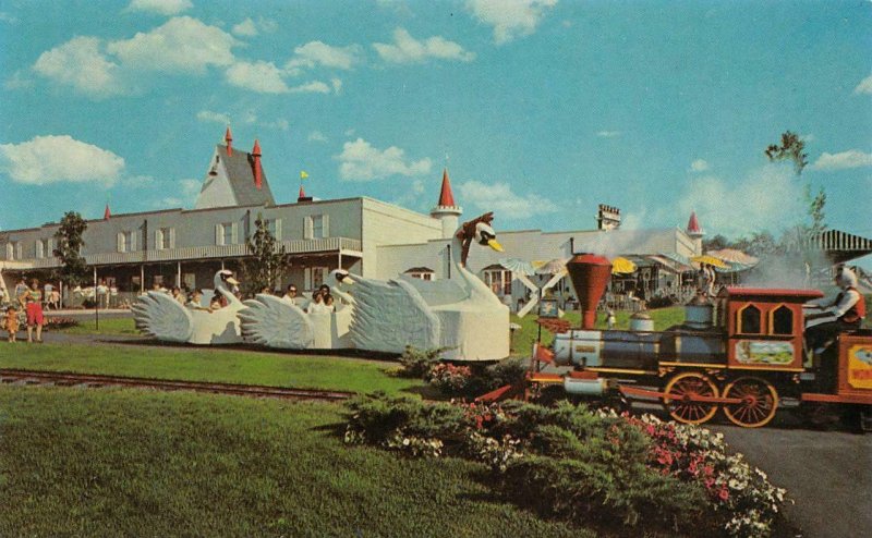 DUTCH WONDERLAND Castle Gift Shop, Train Lancaster, PA Roadside Vintage Postcard
