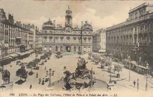 France Lyon La Place des Terreaux l'Hotel de Ville et le Palais des Arts