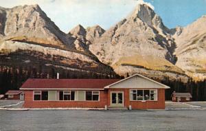 ALBERTA, Canada   SASKATCHEWAN RIVER BUNGALOWS~Lake Louise  Roadside Postcard