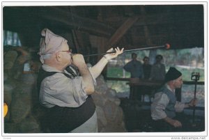 Glassmaking, Blowing Glass, JAMESTOWN, Virginia, 40-60's