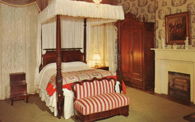 MS - Natchez. Twin Oaks, Bedroom