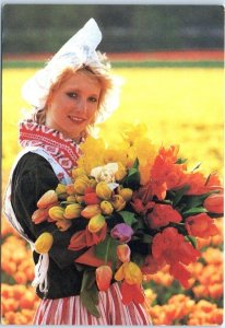 M-80540 Lady Holding A Bouquet Of Flowers Breck Holland BV Hillegom Netherlands