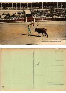 CPA Bullfighting - Une Sortie en Faux d'un Banderillero (776190)