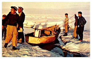 Postcard PEOPLE SCENE Artic Alaska AK AT2265
