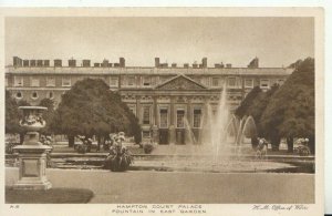 Middlesex Postcard - Fountain in East Garden - Hampton Court Palace  Ref TZ10151