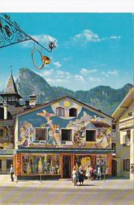 Germany Oberammergau Buntes Haus mit Kofel