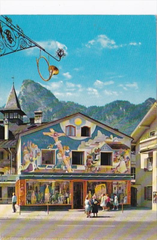 Germany Oberammergau Buntes Haus mit Kofel