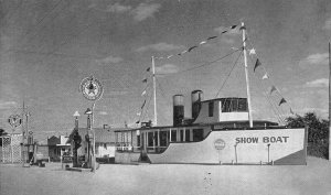 Hastings NE Show Boat Auto Court Texaco Gas Station Postcard