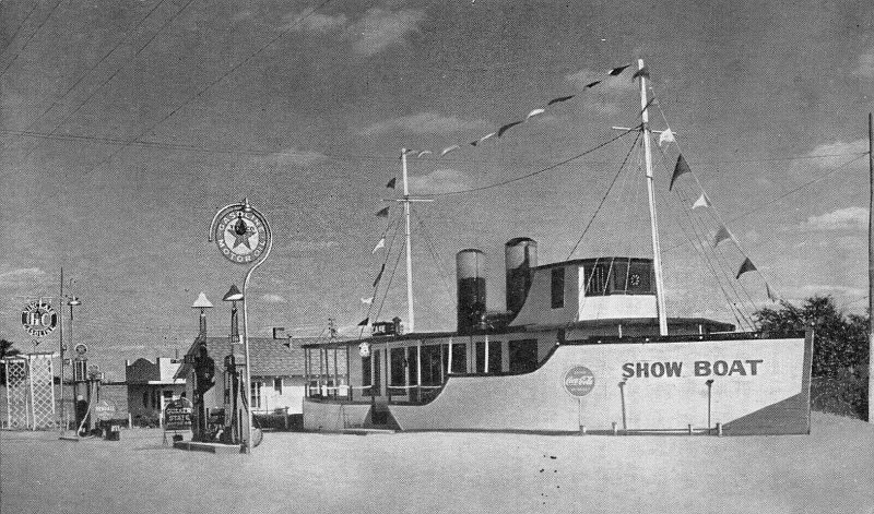 Hastings NE Show Boat Auto Court Texaco Gas Station Postcard