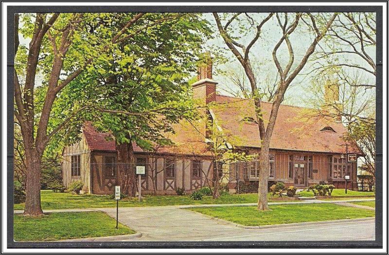 New York, Long Island East Hampton Free Library - [NY-236]