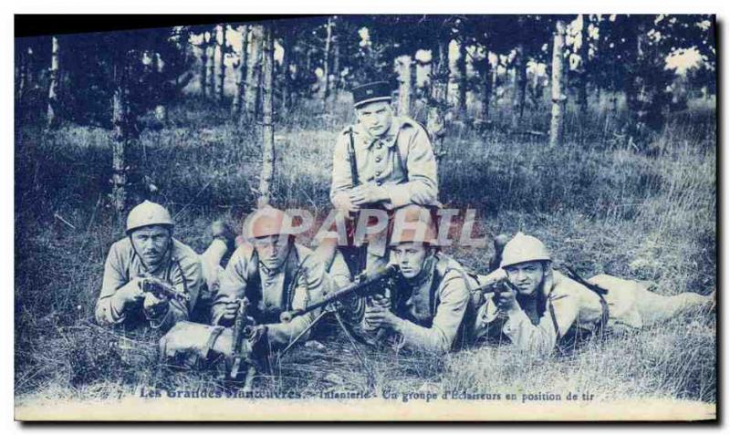 Old Postcard The Army maneuvers Corps A d & # 39eclaireurs group in firing po...