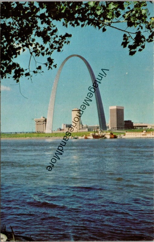 St. Louis SKyline and Arch MO Postcard PC295