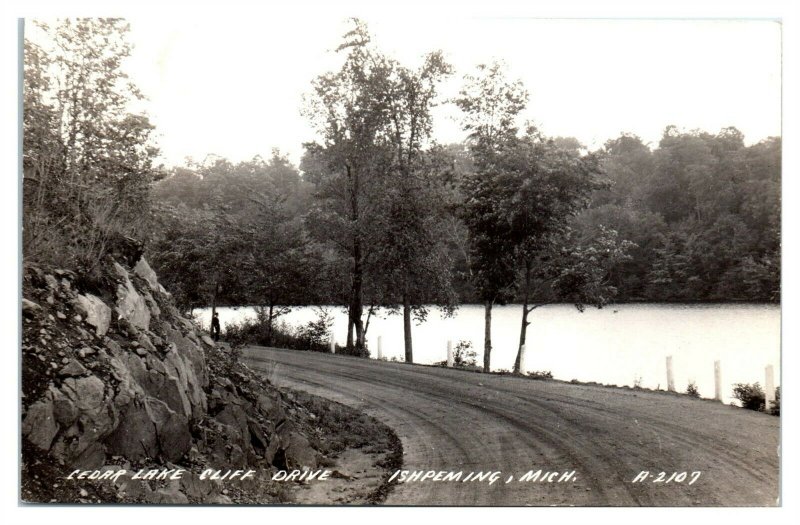 1946 RPPC Cedar Cliff Drive, Ishpeming, MI Real Photo Postcard *6J15