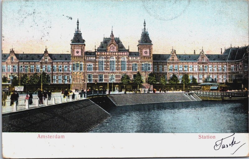 Netherlands Amsterdam Station Vintage Postcard C127