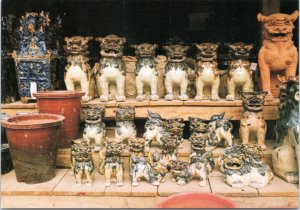 Postcard Japan Okinawa - Okinawa pottery - clay lions