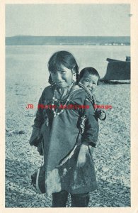 Native American Eskimo, Children in Alaska, Cell qui Joue a la Maman