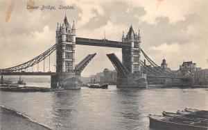 BR65157 tower bridge ship bateaux london   uk