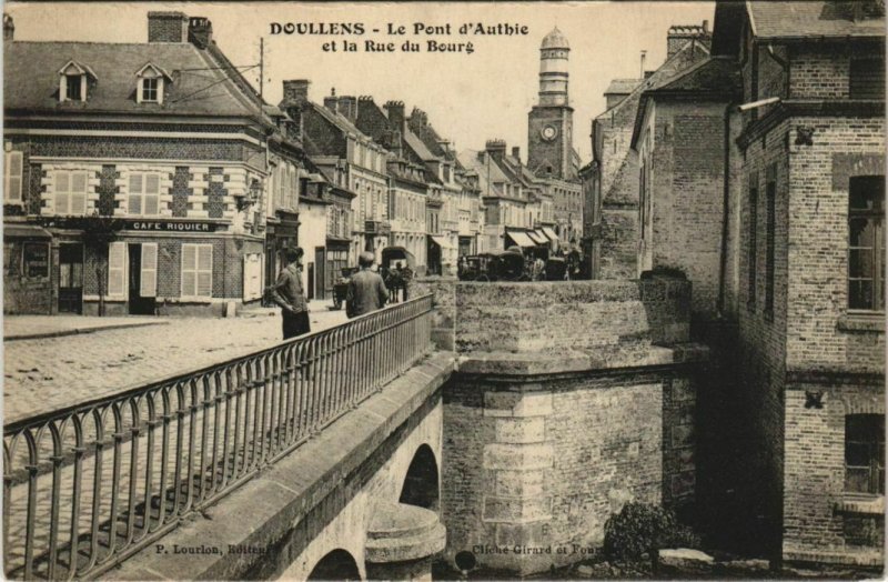 CPA DOULLENS Pont de l'Authie Rue du Bourg (19077)