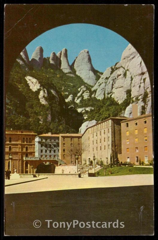 MONTSERRAT - Plaza del Monasterio.