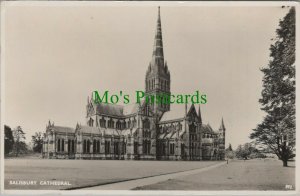 Wiltshire Postcard - Salisbury Cathedral. Posted 1954 -  RS28111