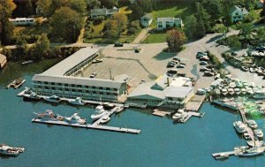 BOOTHBAY HARBOR, Maine ME   BROWN'S WHARF  Motel~Marina~Cafe ROADSIDE  Postcard