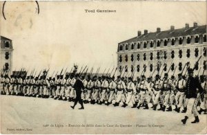 CPA Militaire Toul - 146e de Ligne - Exercice de défilé dans (90369)