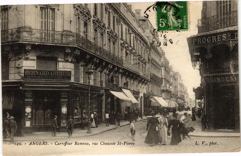 CPA ANGERS-Carrefour Rameau rue Chaussée St-PIERRE (189604)