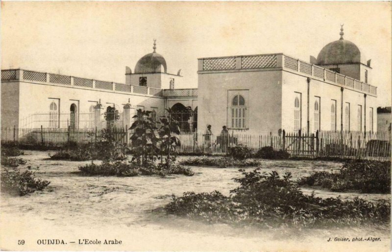 CPA AK Geiser 59 Oudjda L'École Arabe MAROC (755708)