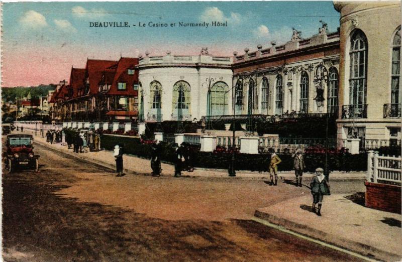 CPA DEAUVILLE - Le Casino et Normandy-Hotel (515677)