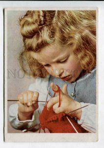 429321 GERMANY children girl knitting old postcard