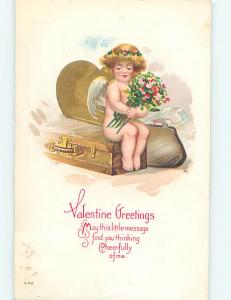 Divided-Back valentine CUPID HOLDS FLOWERS & SITS ON SUITCASE o4698