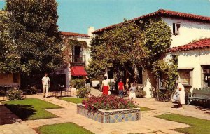 Santa Barbara's Famous El Paseo California c1950s Chrome Vintage Postcard
